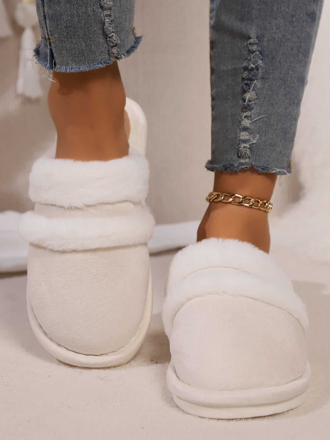 Contrast Faux Fur Round Toe Slippers